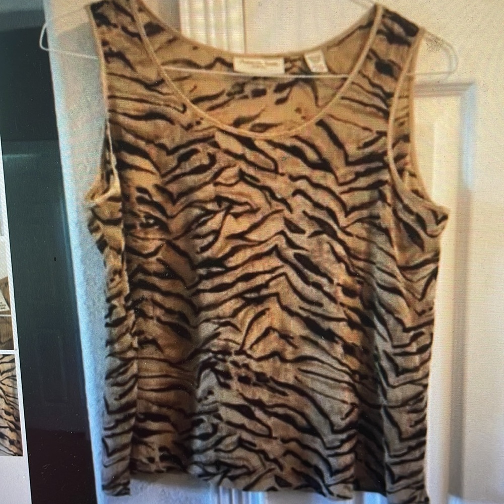 Amanda Smith pure silk animal print top L